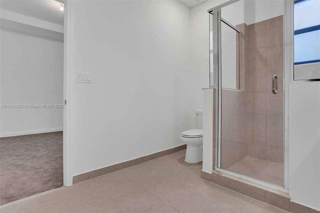 Recently Rented: $2,800 (3 beds, 2 baths, 1697 Square Feet)