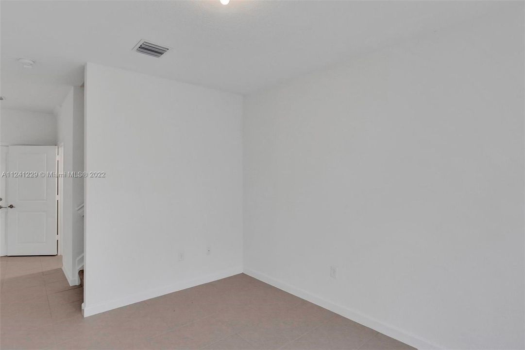 Recently Rented: $2,800 (3 beds, 2 baths, 1697 Square Feet)