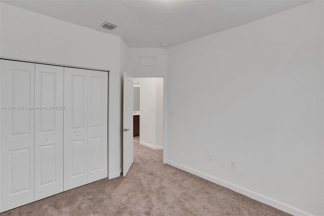 Recently Rented: $2,800 (3 beds, 2 baths, 1697 Square Feet)