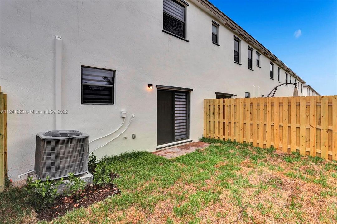 Recently Rented: $2,800 (3 beds, 2 baths, 1697 Square Feet)