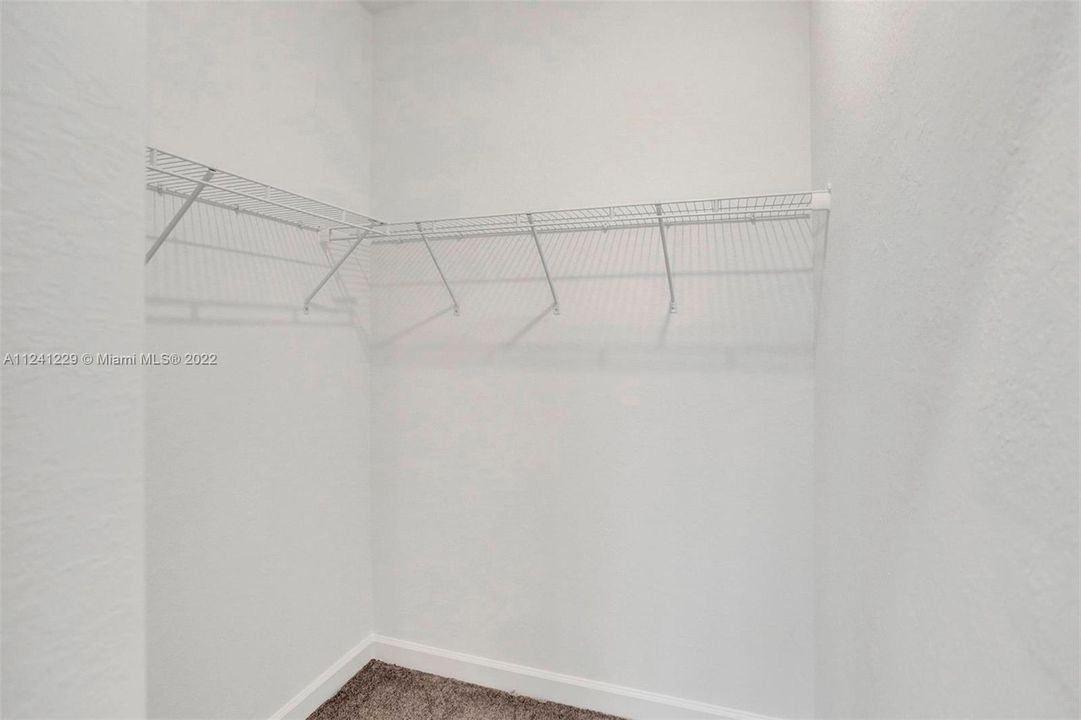 Recently Rented: $2,800 (3 beds, 2 baths, 1697 Square Feet)