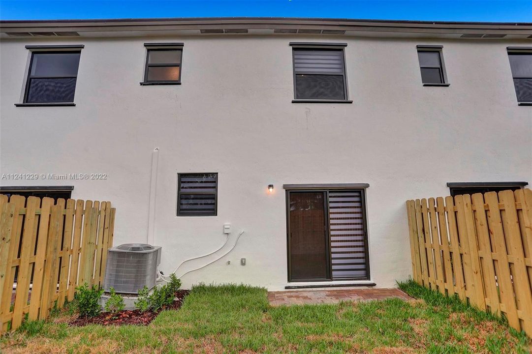 Recently Rented: $2,800 (3 beds, 2 baths, 1697 Square Feet)