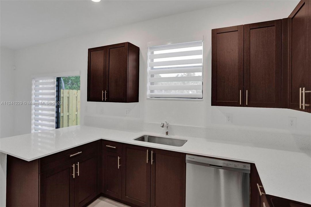 Recently Rented: $2,800 (3 beds, 2 baths, 1697 Square Feet)