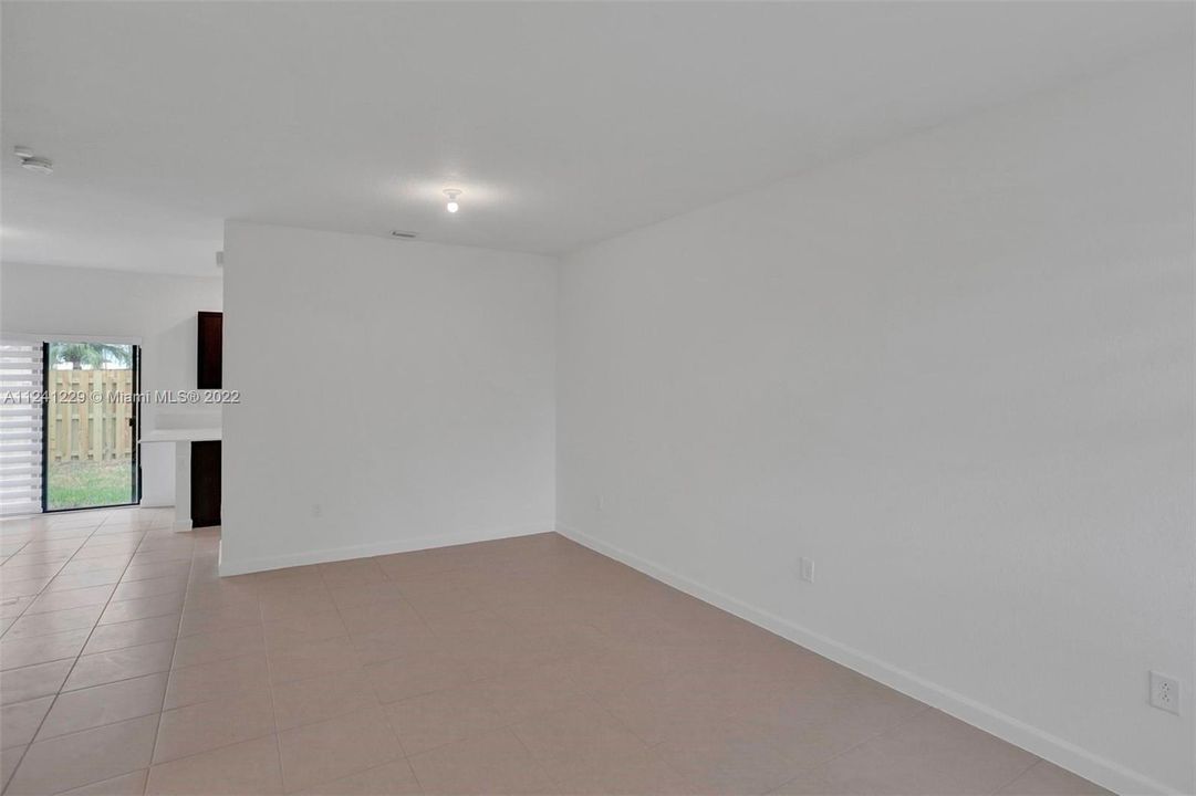 Recently Rented: $2,800 (3 beds, 2 baths, 1697 Square Feet)