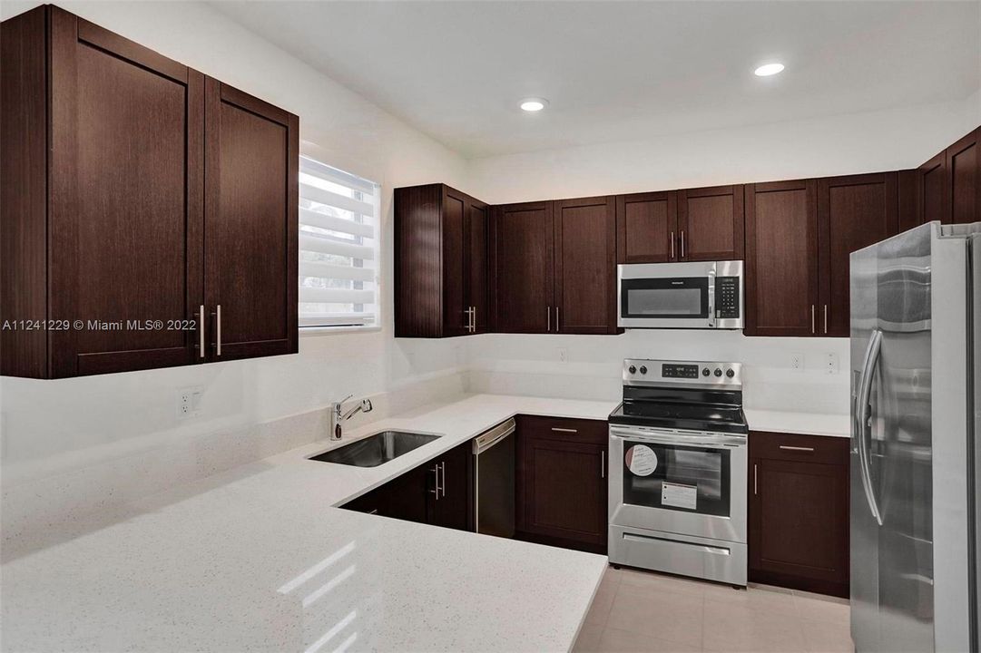 Recently Rented: $2,800 (3 beds, 2 baths, 1697 Square Feet)