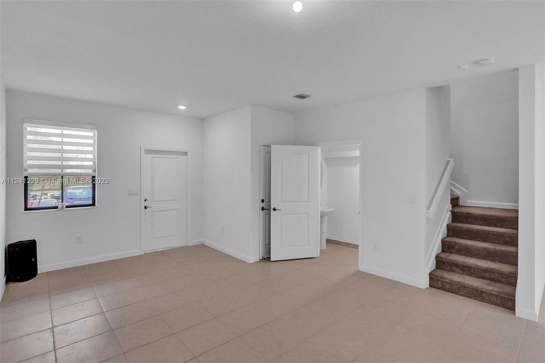 Recently Rented: $2,800 (3 beds, 2 baths, 1697 Square Feet)