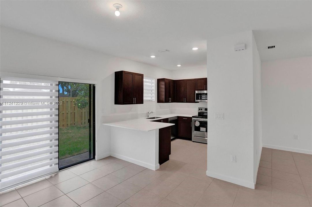 Recently Rented: $2,800 (3 beds, 2 baths, 1697 Square Feet)