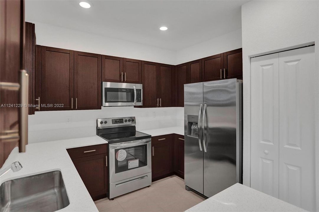 Recently Rented: $2,800 (3 beds, 2 baths, 1697 Square Feet)