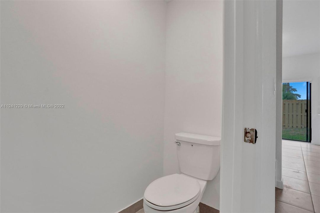 Recently Rented: $2,800 (3 beds, 2 baths, 1697 Square Feet)