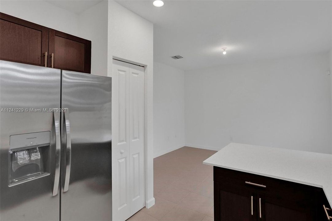 Recently Rented: $2,800 (3 beds, 2 baths, 1697 Square Feet)