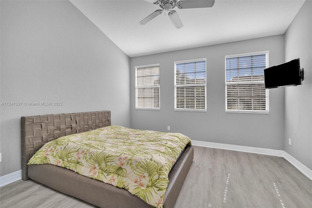 Main bedroom has high ceilings. Excellent sunlight comes into the room.