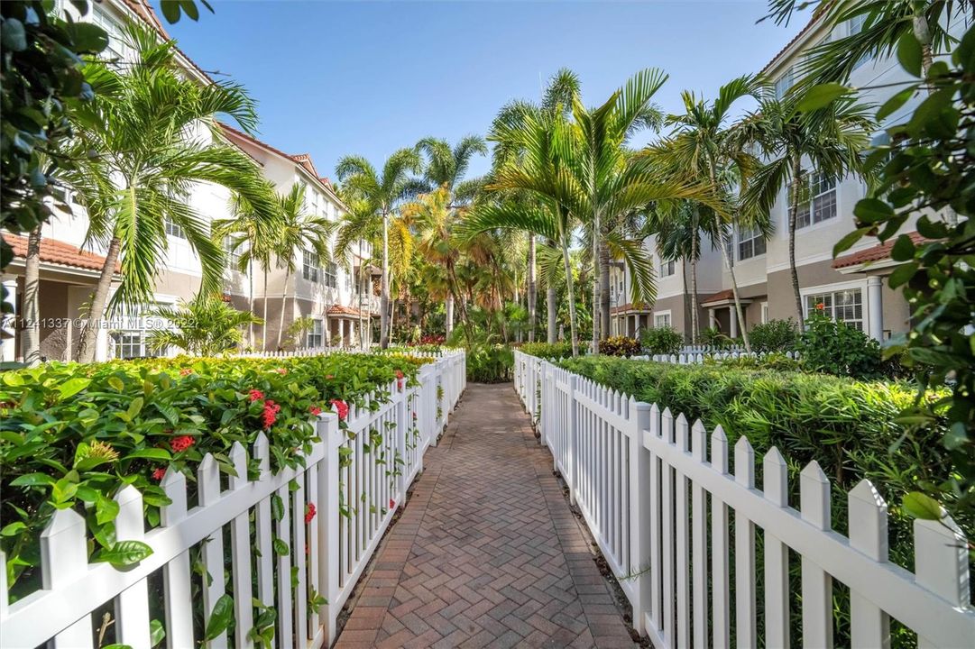 Entrance to front yard.