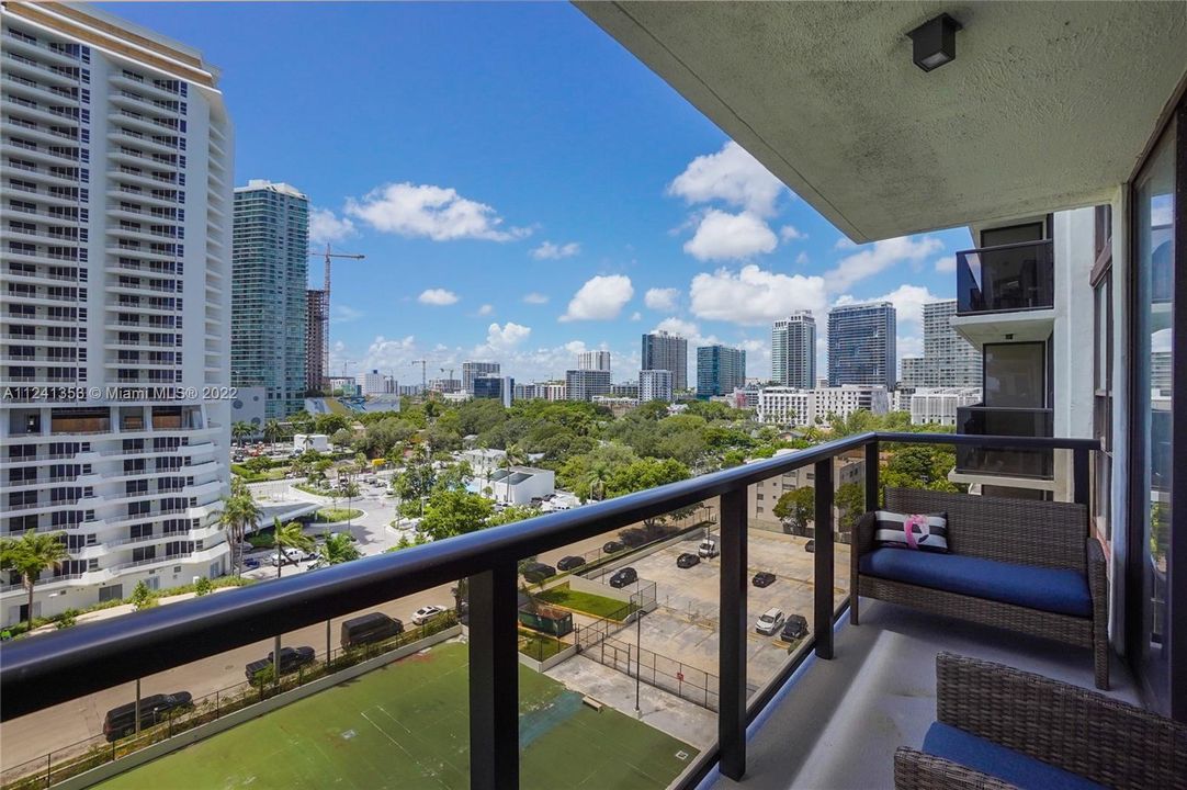 Recently Sold: $435,000 (1 beds, 2 baths, 990 Square Feet)