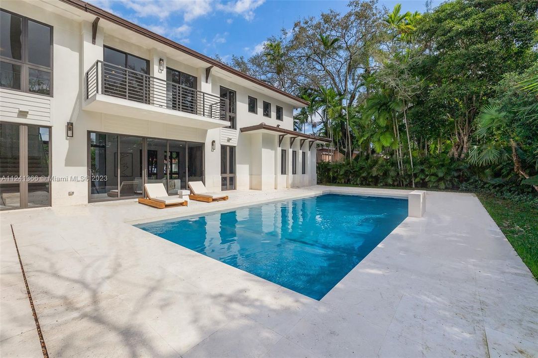 Recently Sold: $5,995,000 (6 beds, 6 baths, 6129 Square Feet)