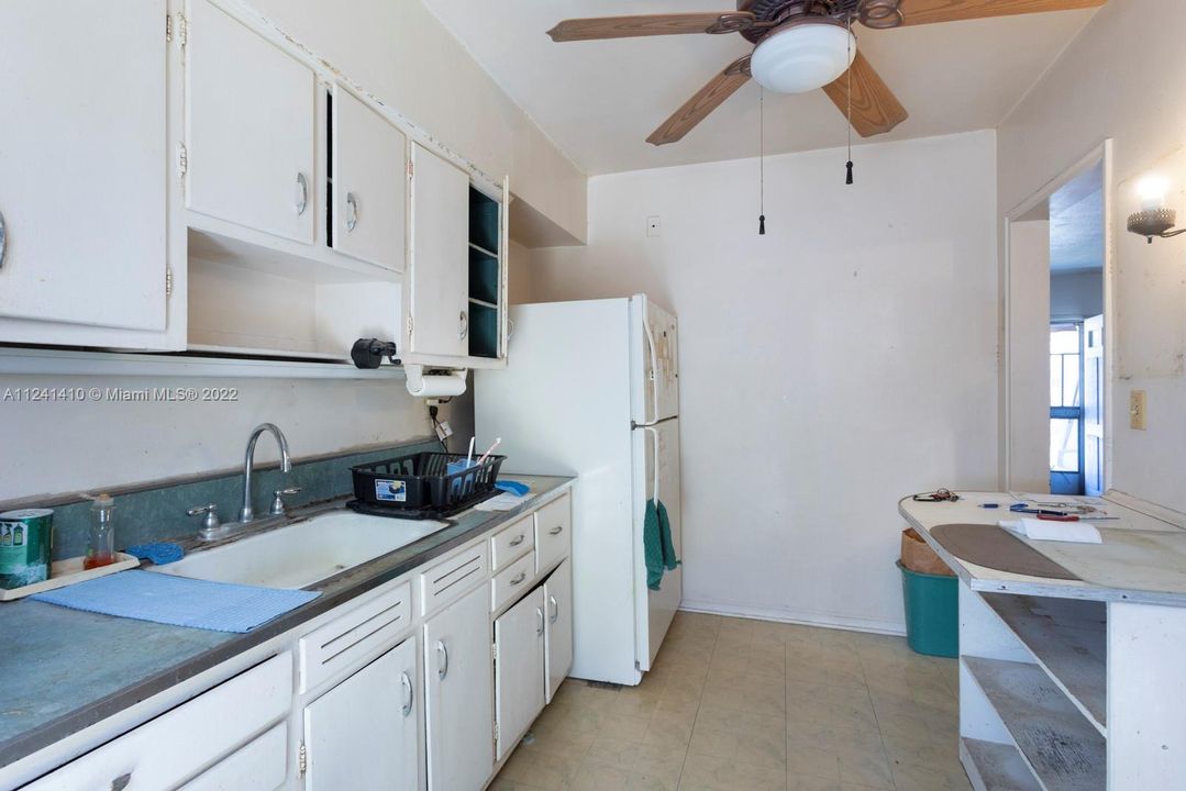 Recently Sold: $299,000 (2 beds, 1 baths, 1141 Square Feet)