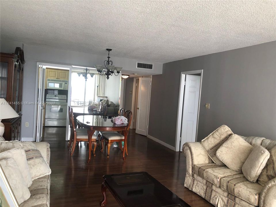 Recently Sold: $275,000 (1 beds, 1 baths, 1005 Square Feet)