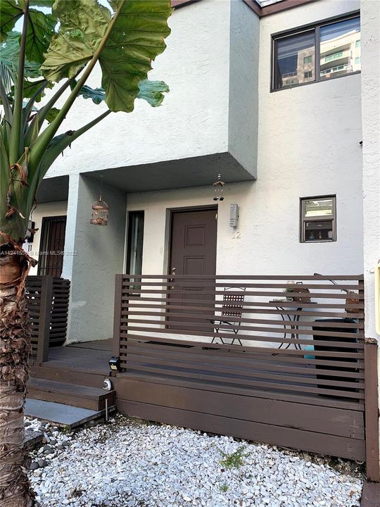 Recently Rented: $2,500 (2 beds, 1 baths, 1000 Square Feet)