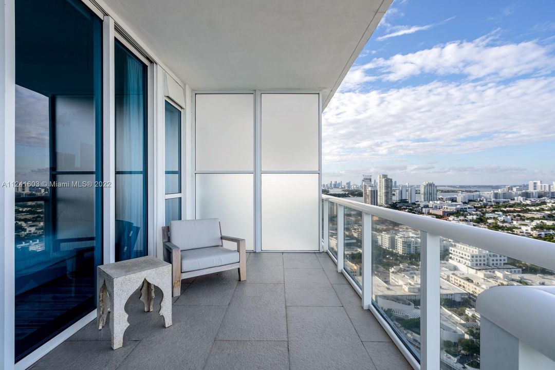 Recently Sold: $10,200,000 (3 beds, 3 baths, 2621 Square Feet)