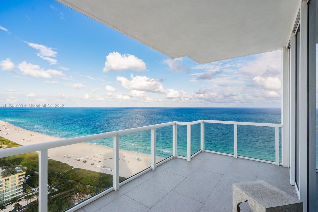Recently Sold: $10,200,000 (3 beds, 3 baths, 2621 Square Feet)