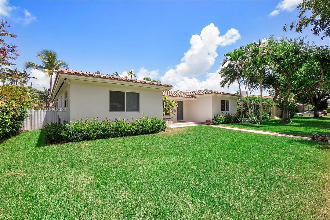 Recently Sold: $1,299,900 (3 beds, 2 baths, 1690 Square Feet)