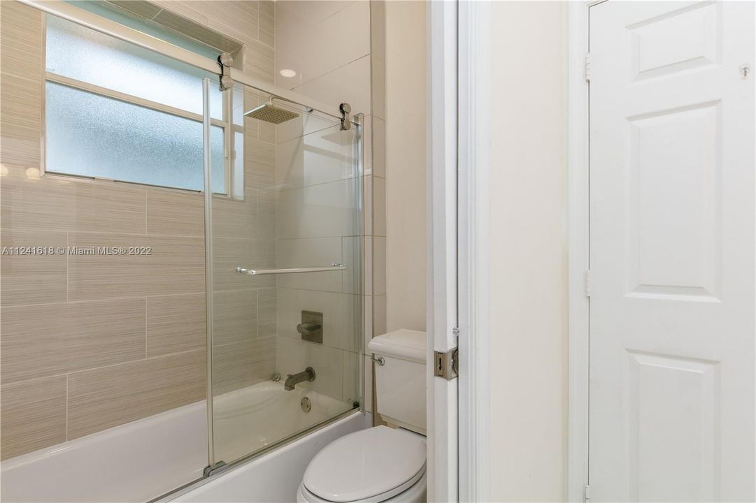 Недавно арендовано: $7,500 (5 спален, 3 ванн, 2804 Квадратных фут)