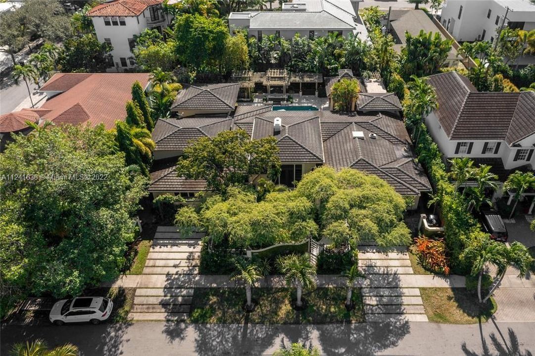 Recently Sold: $2,897,000 (4 beds, 3 baths, 3760 Square Feet)