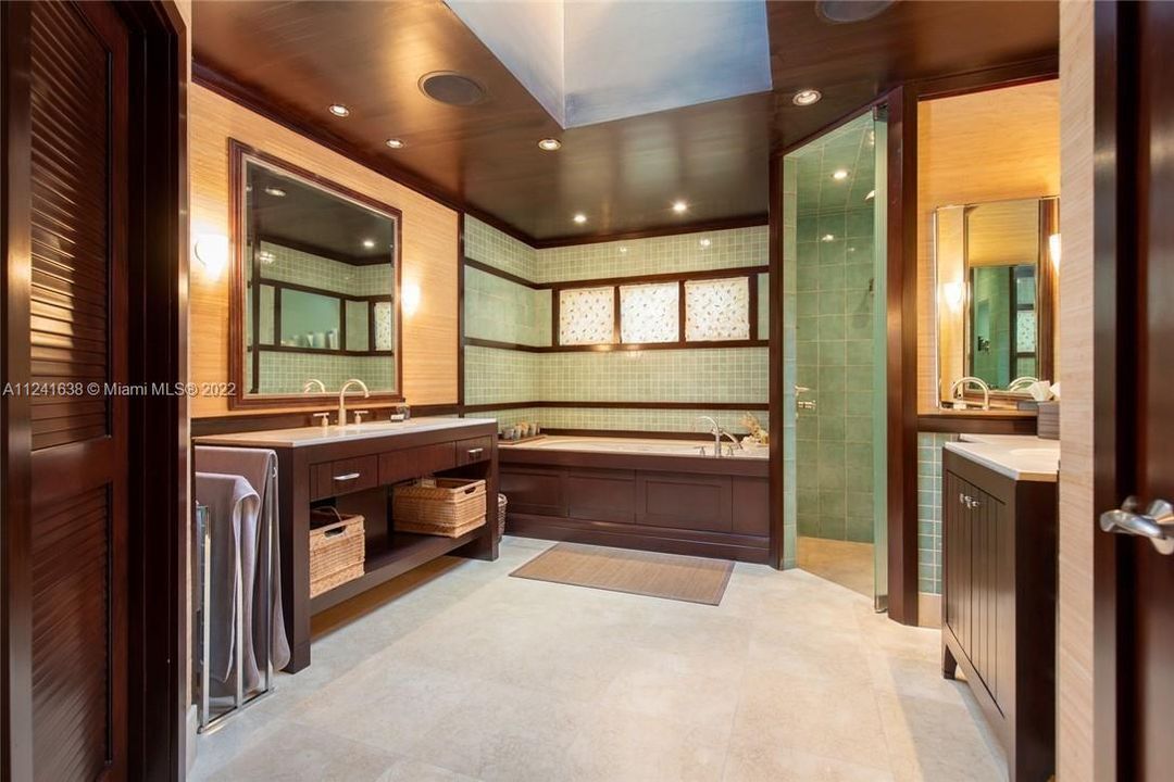 Недавно продано: $2,897,000 (4 спален, 3 ванн, 3760 Квадратных фут)