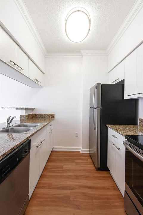Recently Rented: $2,806 (1 beds, 1 baths, 842 Square Feet)