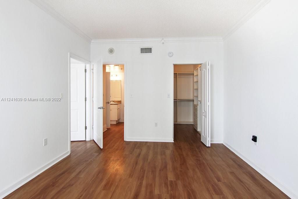 Recently Rented: $2,806 (1 beds, 1 baths, 842 Square Feet)