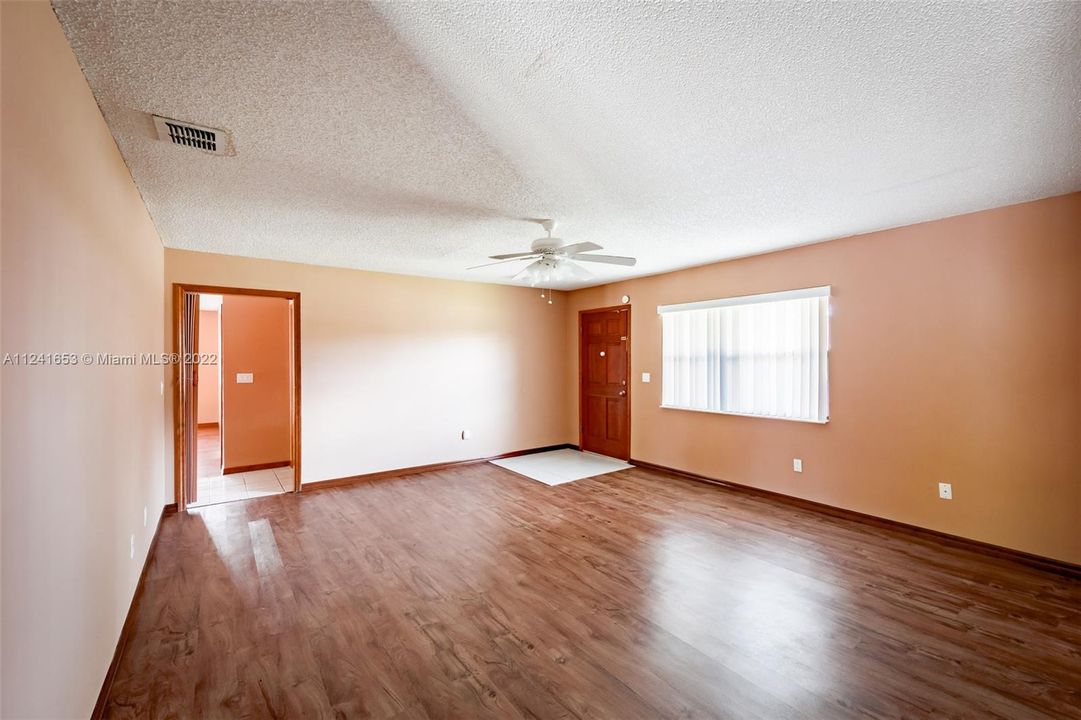 Recently Rented: $3,900 (3 beds, 2 baths, 1699 Square Feet)