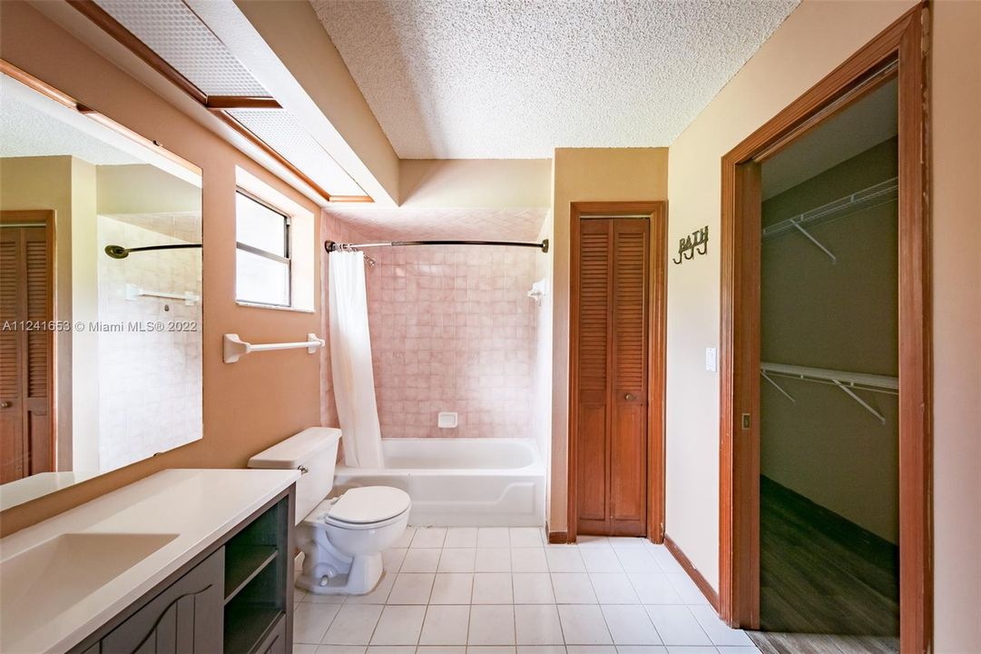 Recently Rented: $3,900 (3 beds, 2 baths, 1699 Square Feet)