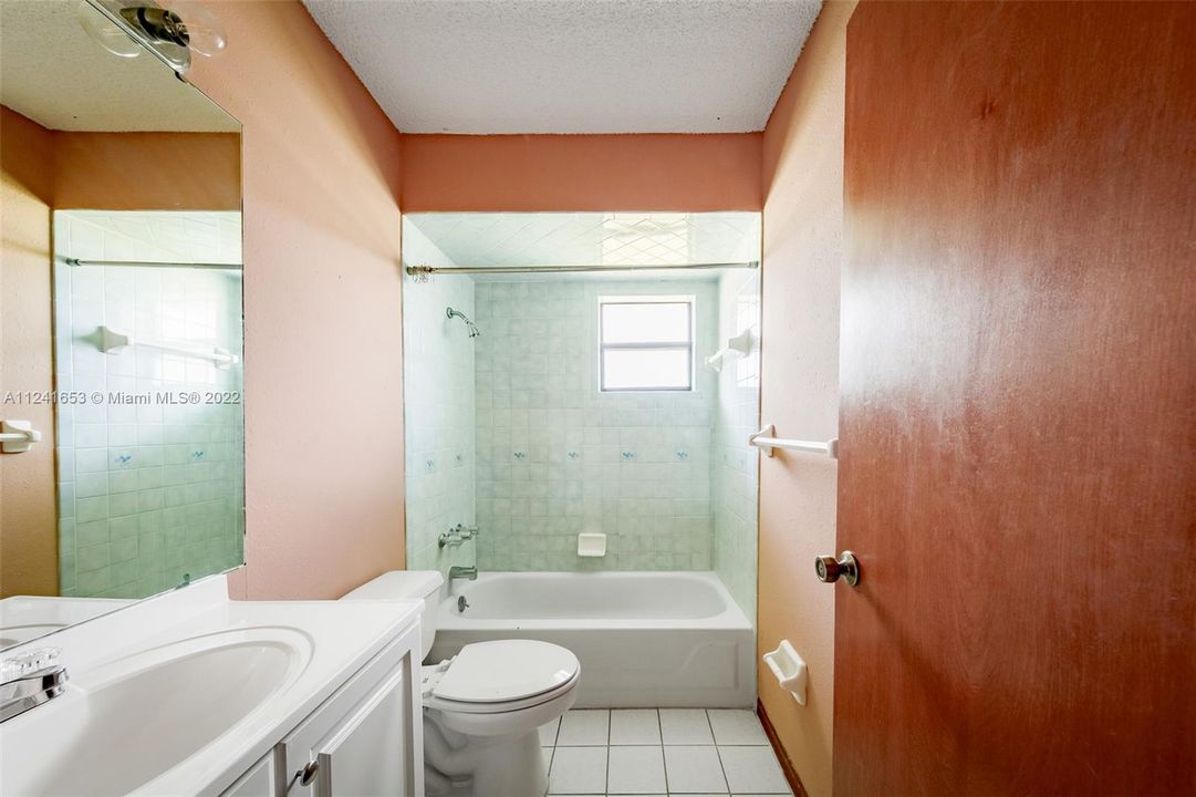 Recently Rented: $3,900 (3 beds, 2 baths, 1699 Square Feet)