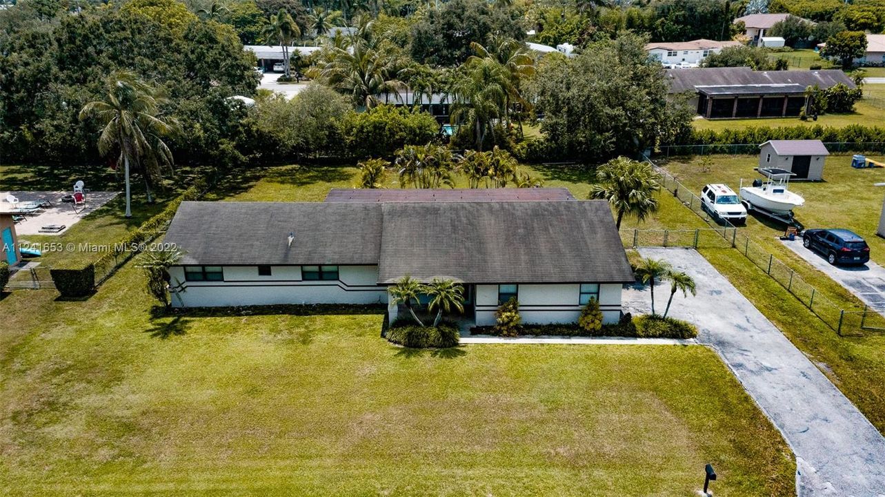 Recently Rented: $3,900 (3 beds, 2 baths, 1699 Square Feet)