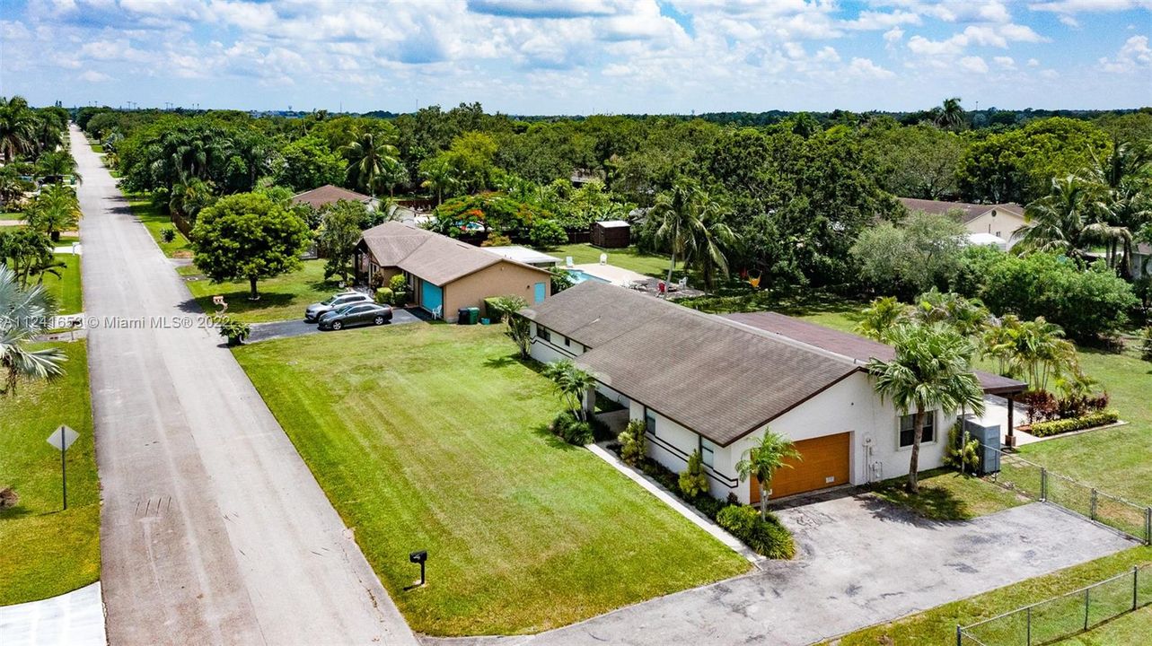 Recently Rented: $3,900 (3 beds, 2 baths, 1699 Square Feet)