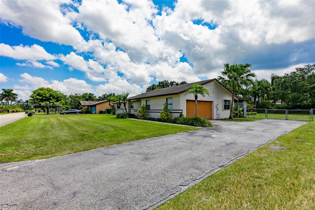 Recently Rented: $3,900 (3 beds, 2 baths, 1699 Square Feet)