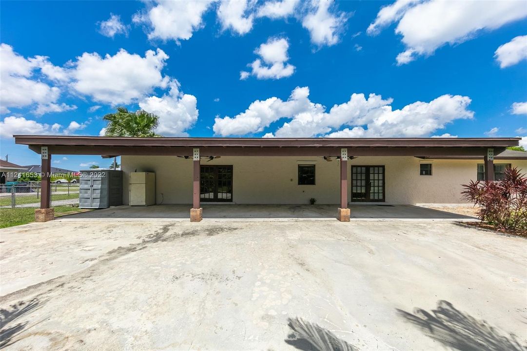 Recently Rented: $3,900 (3 beds, 2 baths, 1699 Square Feet)