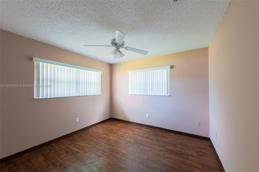 Recently Rented: $3,900 (3 beds, 2 baths, 1699 Square Feet)