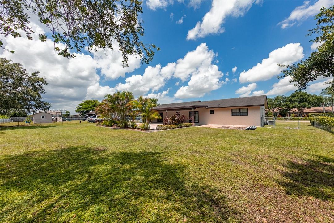 Recently Rented: $3,900 (3 beds, 2 baths, 1699 Square Feet)