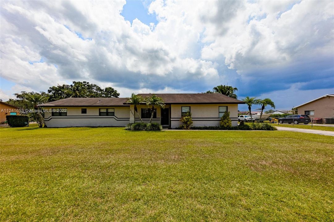 Recently Rented: $3,900 (3 beds, 2 baths, 1699 Square Feet)