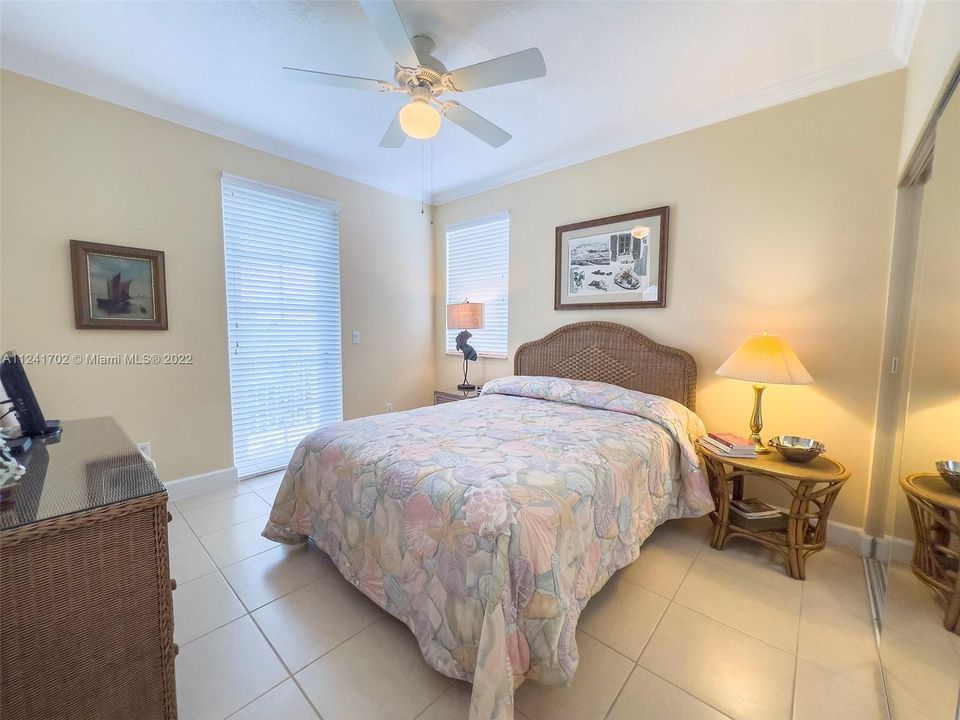 Recently Sold: $800,000 (3 beds, 2 baths, 1864 Square Feet)