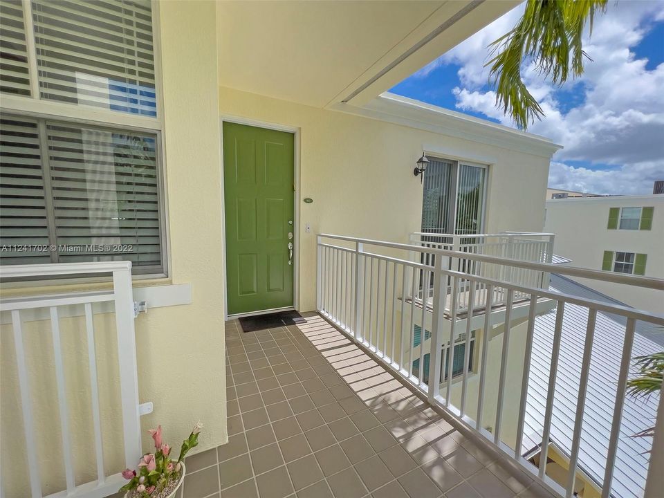 Recently Sold: $800,000 (3 beds, 2 baths, 1864 Square Feet)