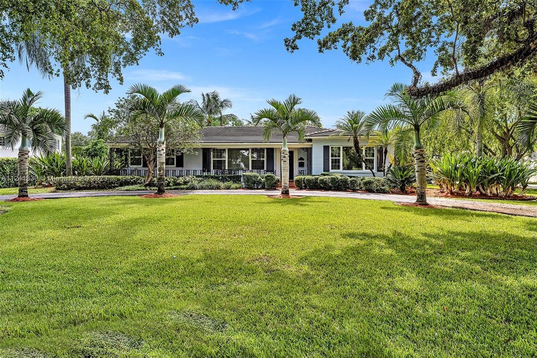 Recently Sold: $2,475,000 (4 beds, 3 baths, 3581 Square Feet)