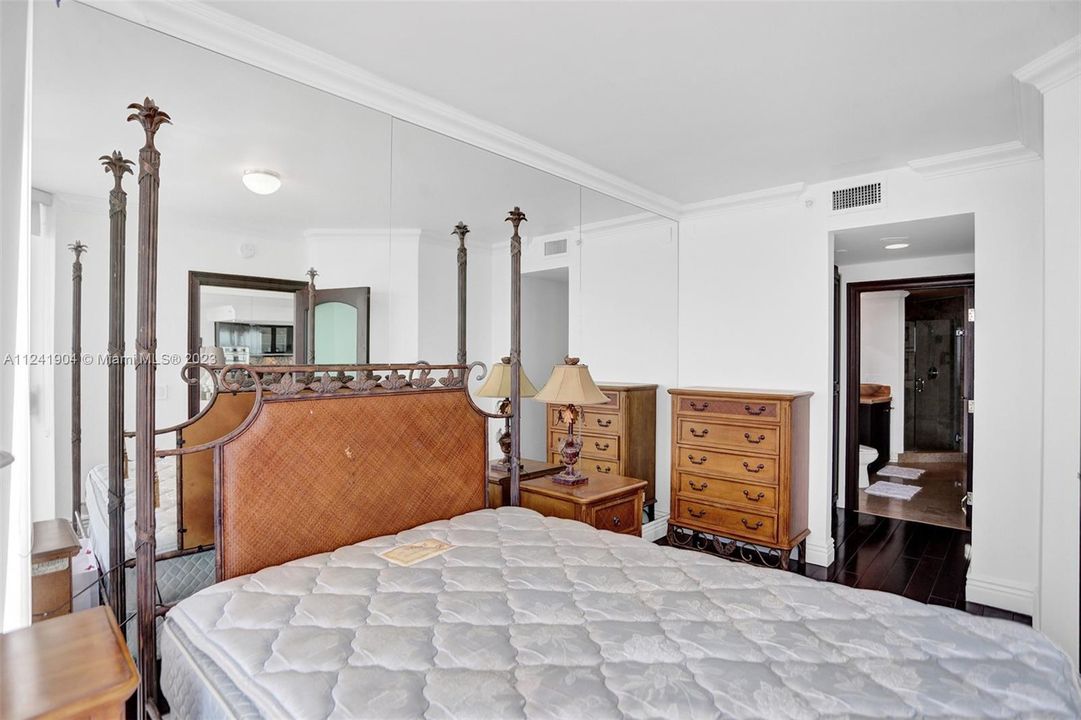 Недавно продано: $2,300,000 (2 спален, 2 ванн, 1530 Квадратных фут)