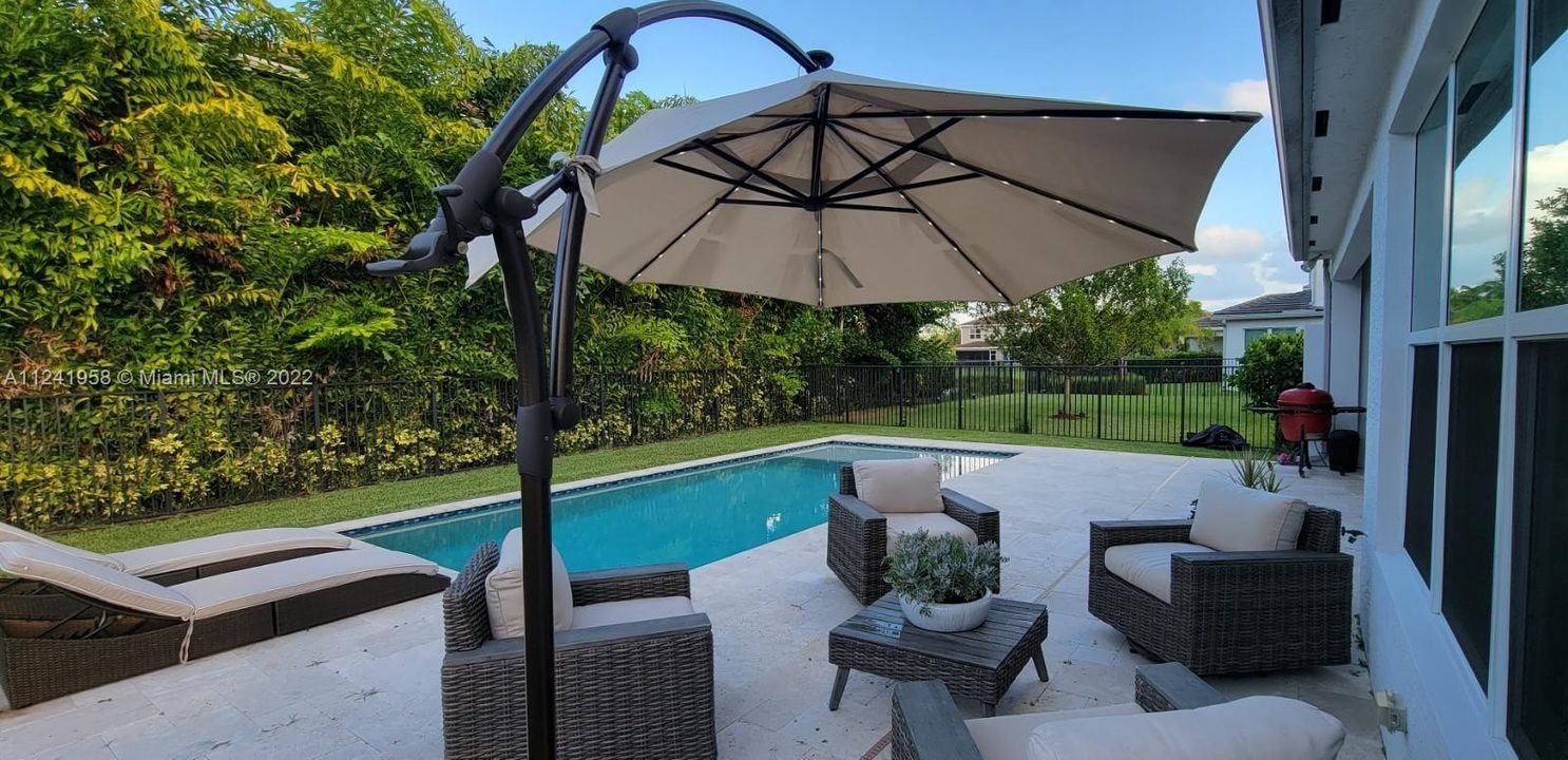 Recently Sold: $1,379,000 (4 beds, 3 baths, 2656 Square Feet)