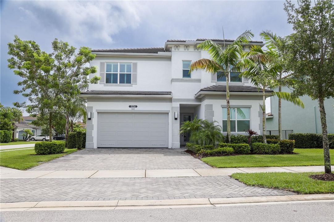 Recently Sold: $1,379,000 (4 beds, 3 baths, 2656 Square Feet)
