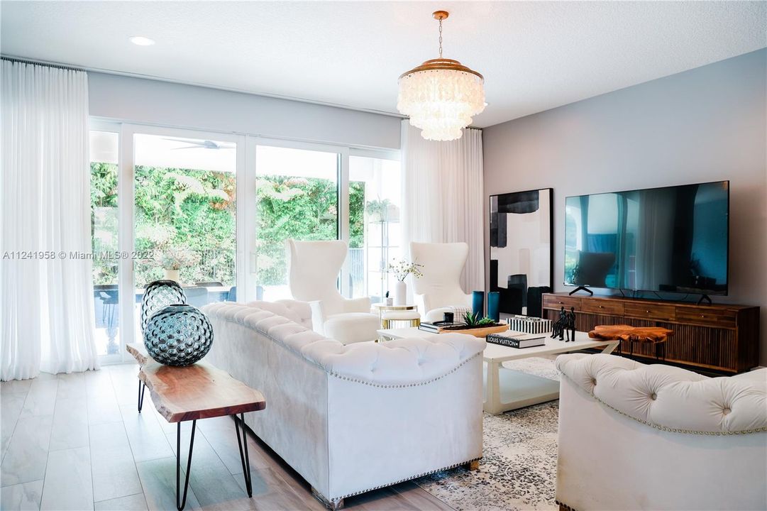 Recently Sold: $1,379,000 (4 beds, 3 baths, 2656 Square Feet)