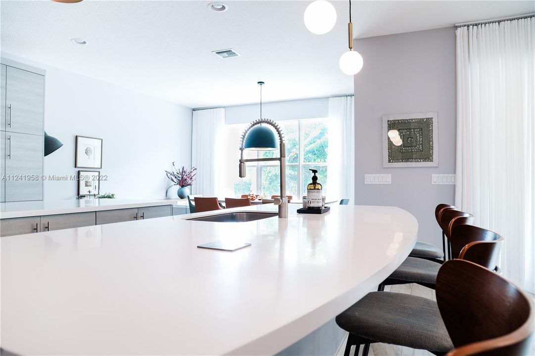 Recently Sold: $1,379,000 (4 beds, 3 baths, 2656 Square Feet)