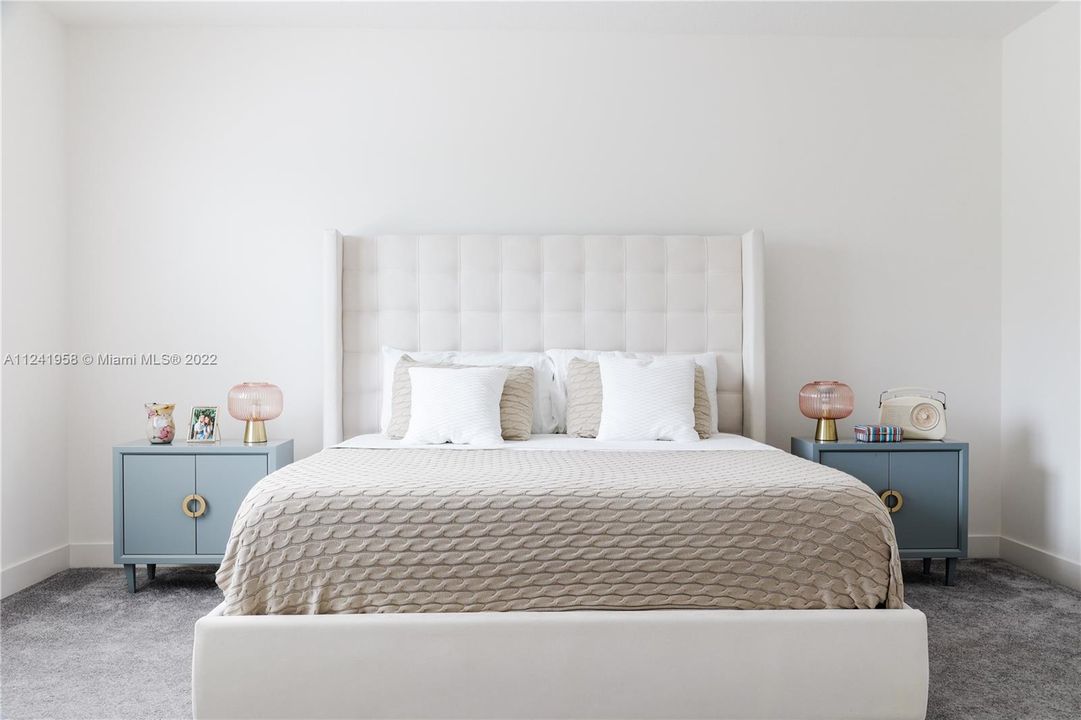 Recently Sold: $1,379,000 (4 beds, 3 baths, 2656 Square Feet)