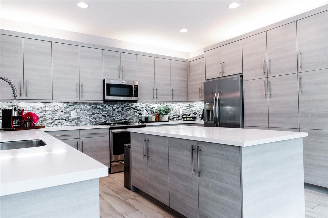 Recently Sold: $1,379,000 (4 beds, 3 baths, 2656 Square Feet)