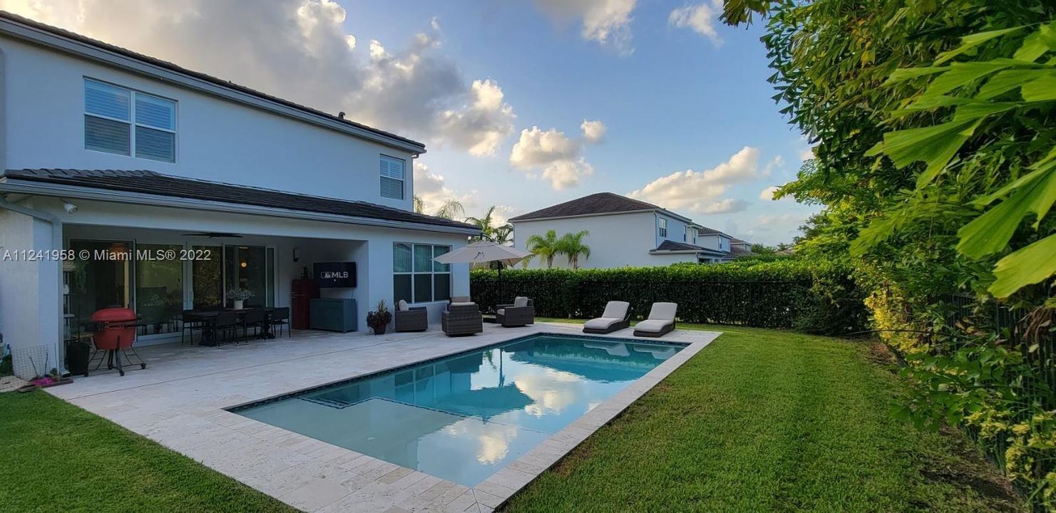 Recently Sold: $1,379,000 (4 beds, 3 baths, 2656 Square Feet)